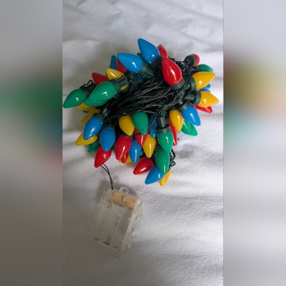 Anycosy Christmas Lights Outdoor, 100 LEDs C7 Strings Lights Battery Operate EUC - Picture 4 of 7